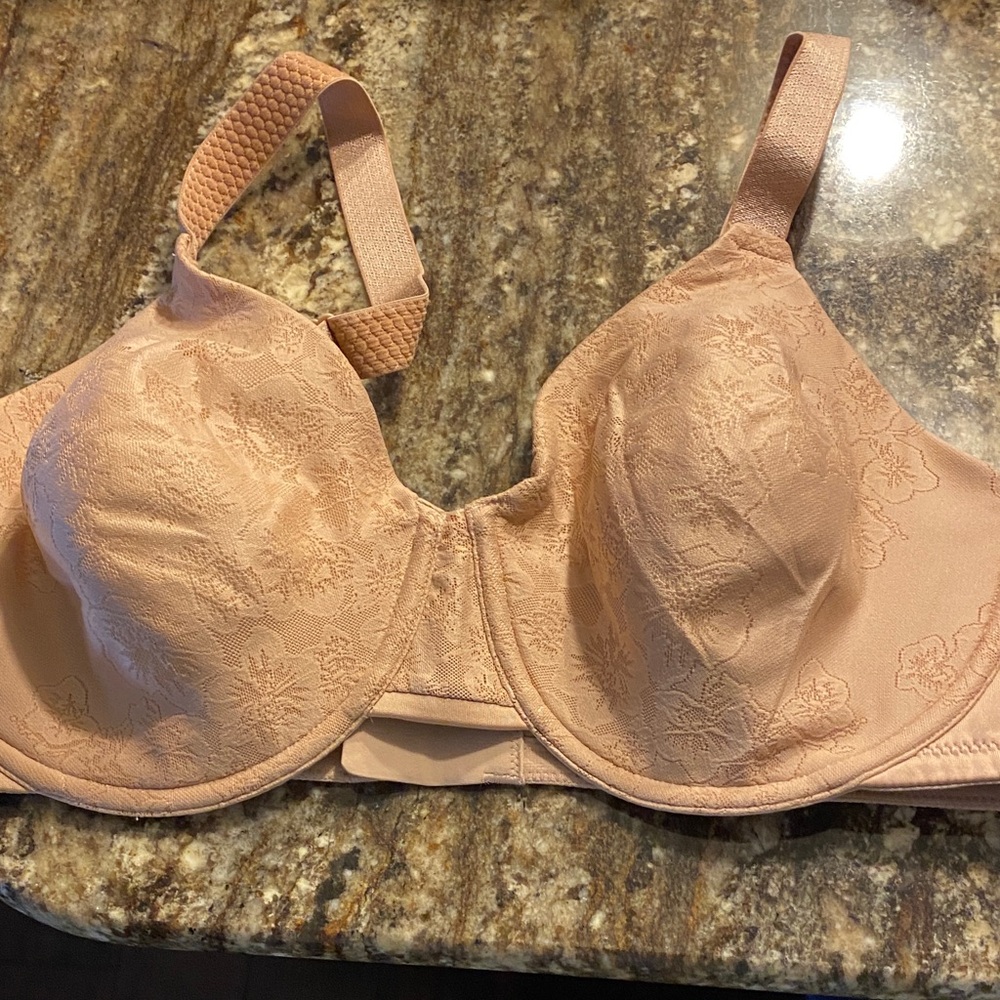 Vanity Fair Floral Lace Bra in Peach